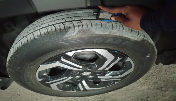 2025 Maruti BREZZA VXI AT SMART HYBRID, Petrol, Automatic, 2,281 km, tyre