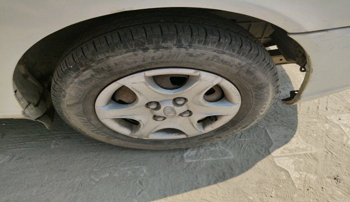 2012 Hyundai Accent GLE, CNG, Manual, 1,14,465 km, tyre