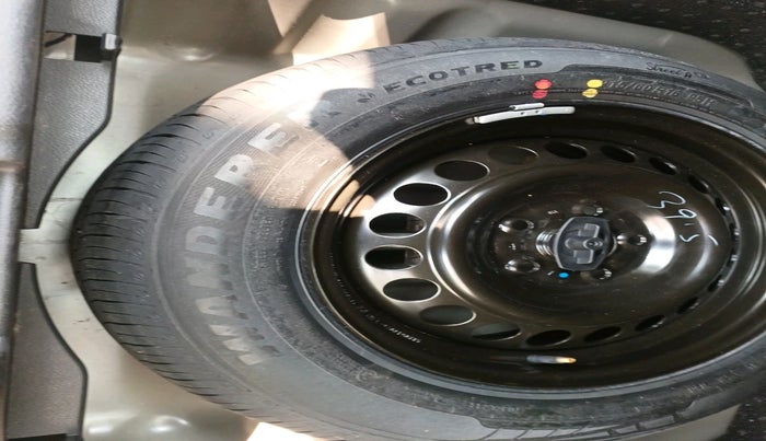 2023 Maruti BREZZA VXI SMART HYBRID, Petrol, Manual, 27,495 km, tyre