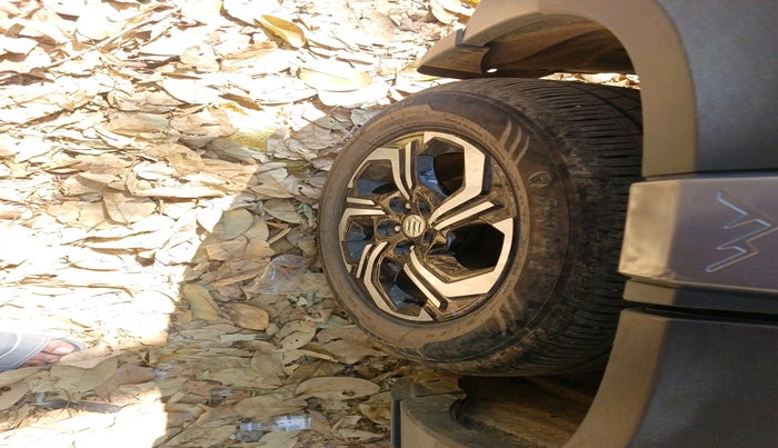 2023 Maruti BREZZA VXI SMART HYBRID, Petrol, Manual, 27,495 km, tyre