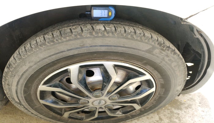 2017 Maruti Dzire LXI, Petrol, Manual, 68,246 km, tyre