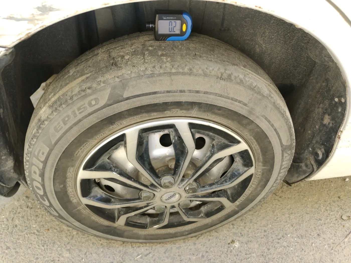 2017 Maruti Dzire LXI, Petrol, Manual, 68,246 km, tyre