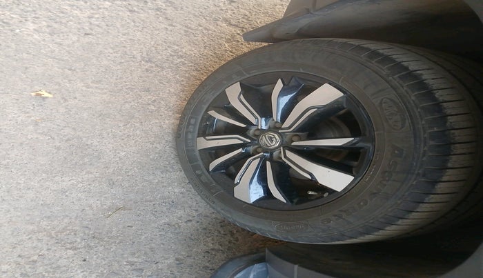 2020 MG HECTOR SMART HYBRID 1.5 PETROL, Petrol, Manual, 43,429 km, tyre