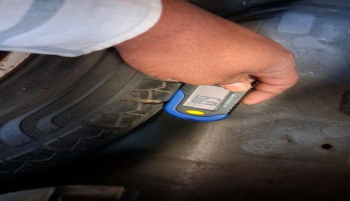 2012 Maruti Wagon R 1.0 LXI, Petrol, Manual, 1,04,458 km, tyre