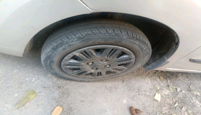 2013 Maruti Wagon R 1.0 LXI CNG, CNG, Manual, 1,14,629 km, tyre