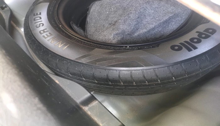 2019 Hyundai VENUE SX 1.0 TURBO, Petrol, Manual, 53,997 km, tyre