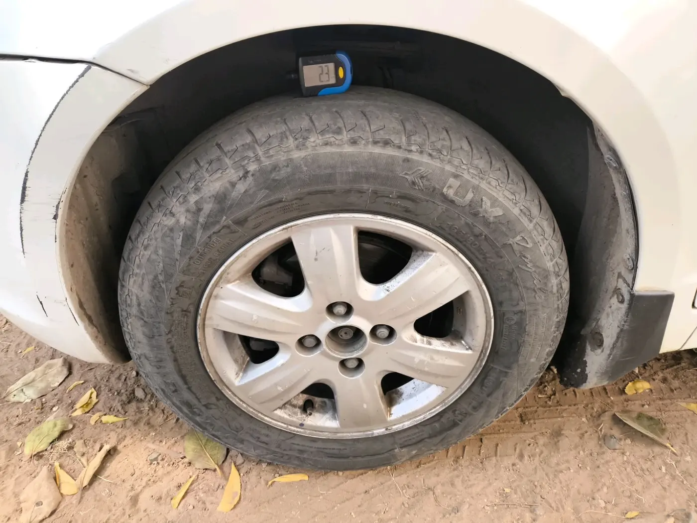 2009 Maruti Swift VDI, Diesel, Manual, 3,23,170 km, tyre