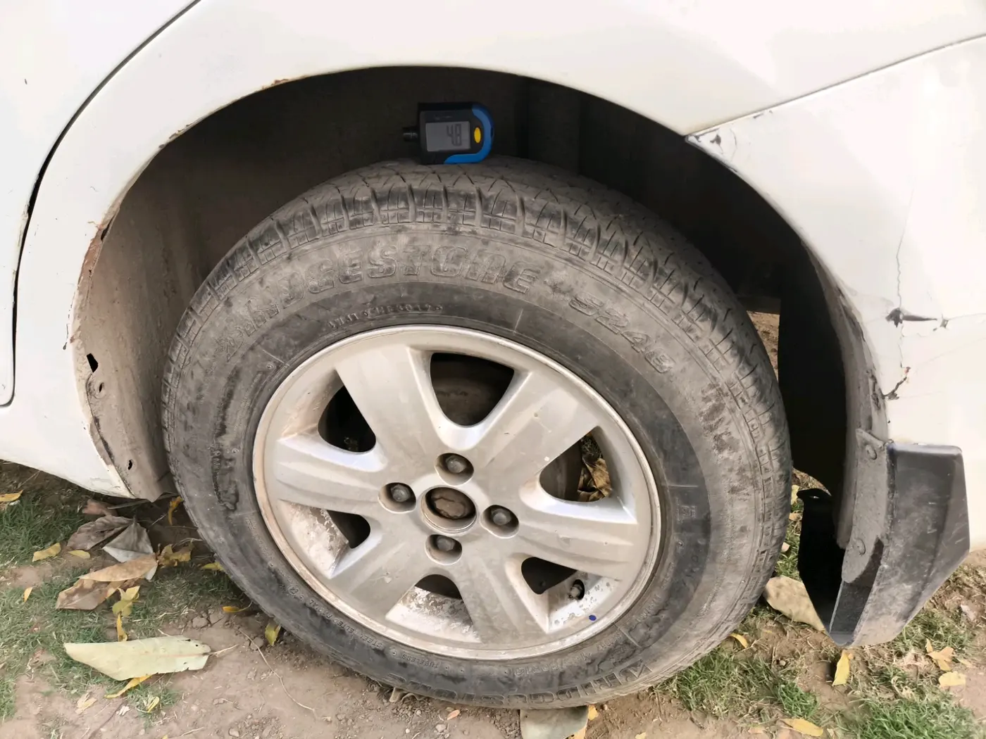 2009 Maruti Swift VDI, Diesel, Manual, 3,23,170 km, tyre