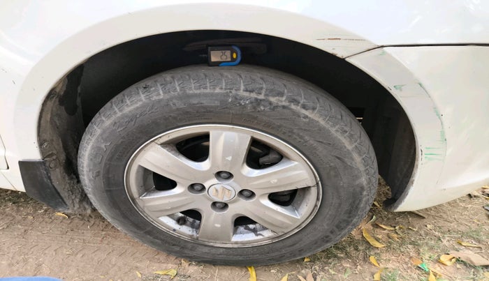 2009 Maruti Swift VDI, Diesel, Manual, 3,23,170 km, tyre