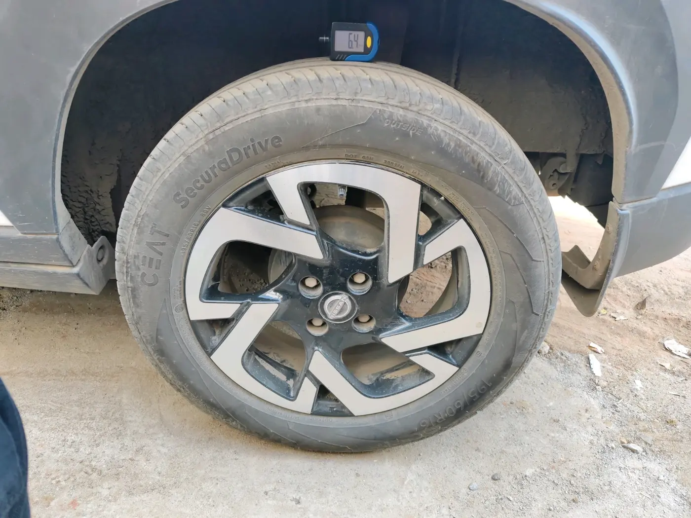 2024 Nissan MAGNITE XV PREMIUM TURBO CVT, Petrol, Automatic, 13,198 km, tyre