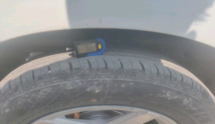 2021 Maruti Ertiga VXI CNG, CNG, Manual, 1,88,106 km, tyre