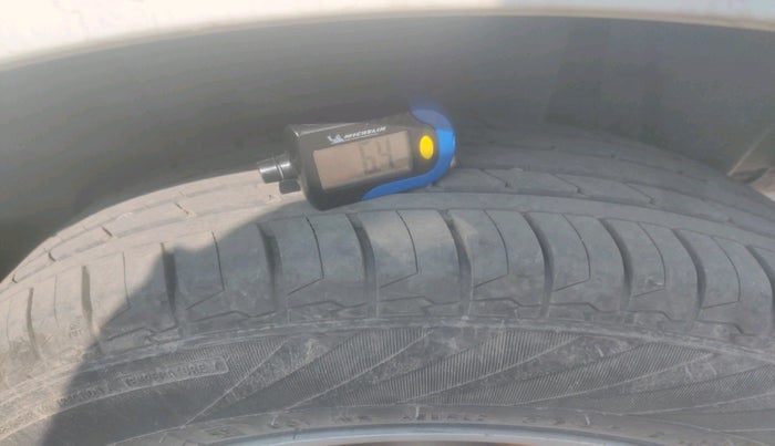 2021 Maruti Ertiga VXI CNG, CNG, Manual, 1,88,106 km, tyre