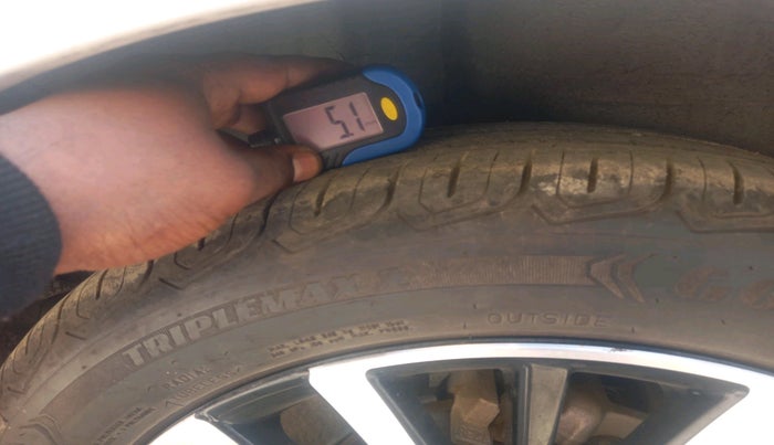 2022 Honda City ZX HYBRID, Hybrid, Automatic, 66,385 km, tyre