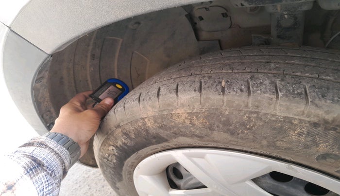 2021 Hyundai VENUE S+ 1.2, Petrol, Manual, 76,000 km, tyre