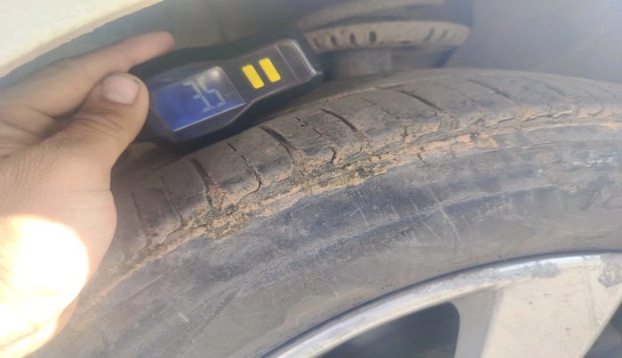 2015 Skoda Rapid Elegance 1.6 MPI AT, Petrol, Automatic, 92,169 km, tyre