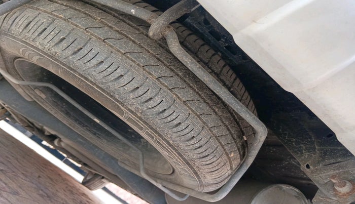 2023 Maruti XL6 ZETA CNG, CNG, Manual, 36,085 km, tyre