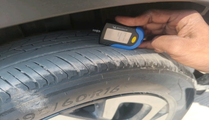 2022 Nissan MAGNITE XV MT, Petrol, Manual, 35,645 km, tyre