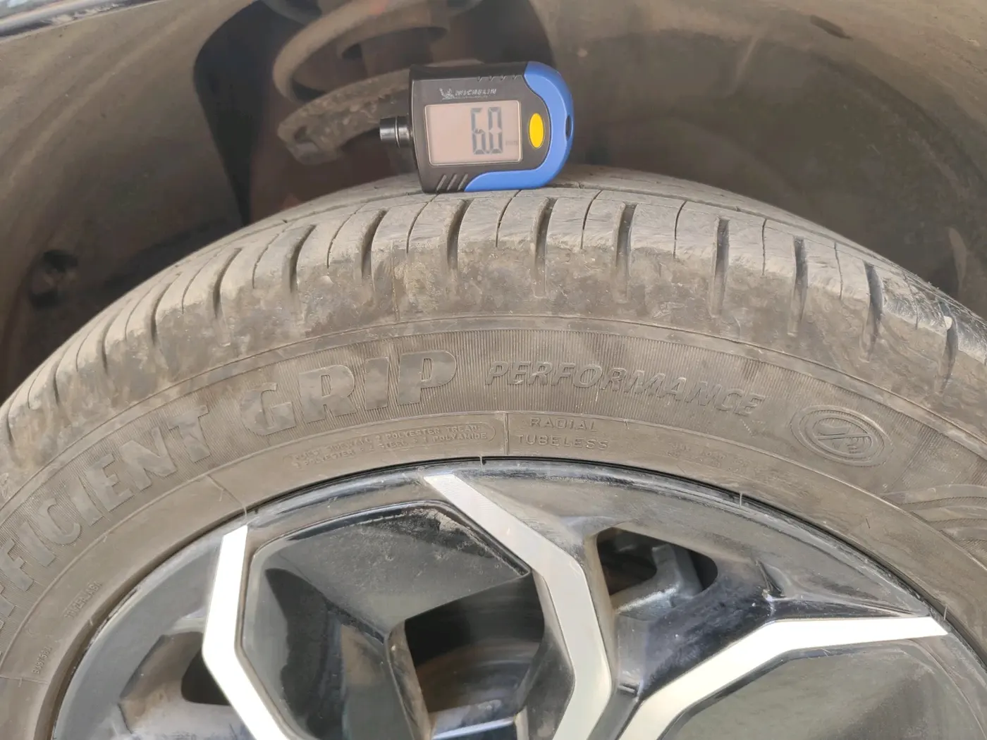2025 Tata Curvv Accomplished S 1.2 Petrol 7DCA, Petrol, Automatic, 8,454 km, tyre
