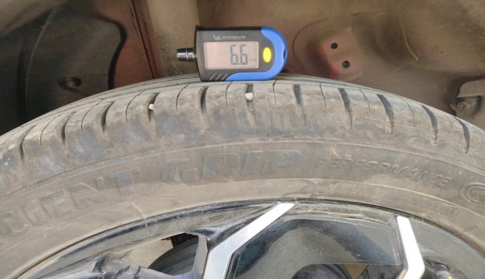 2025 Tata Curvv Accomplished S 1.2 Petrol 7DCA, Petrol, Automatic, 8,454 km, tyre