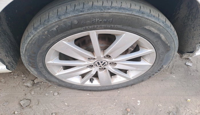 2016 Volkswagen Ameo HIGHLINE1.5L, Diesel, Manual, 2,12,419 km, tyre