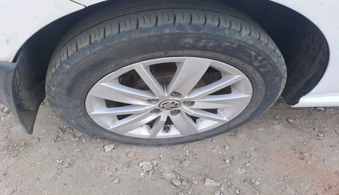 2016 Volkswagen Ameo HIGHLINE1.5L, Diesel, Manual, 2,12,419 km, tyre