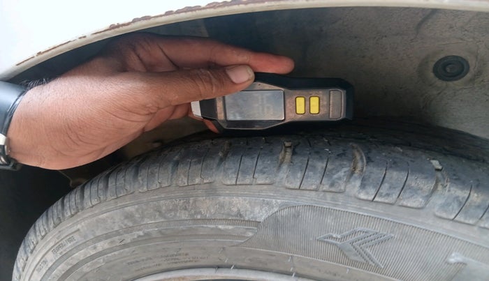 2015 Maruti Celerio VXI AMT, Petrol, Automatic, 1,47,677 km, tyre