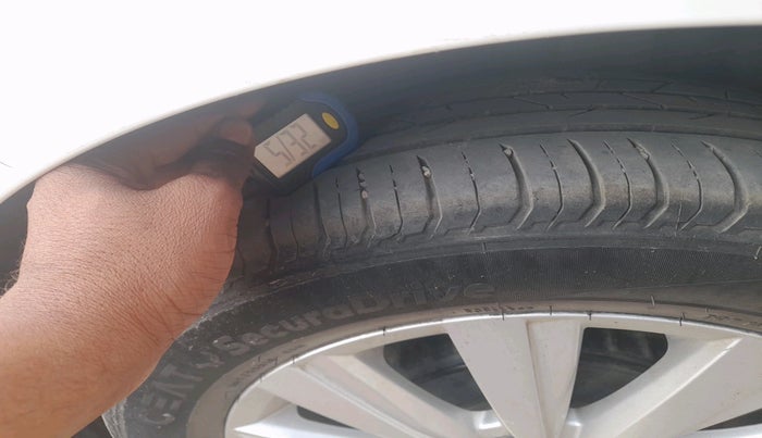 2022 Volkswagen VIRTUS HIGHLINE TSI 1.0 MT, Petrol, Manual, 57,376 km, tyre