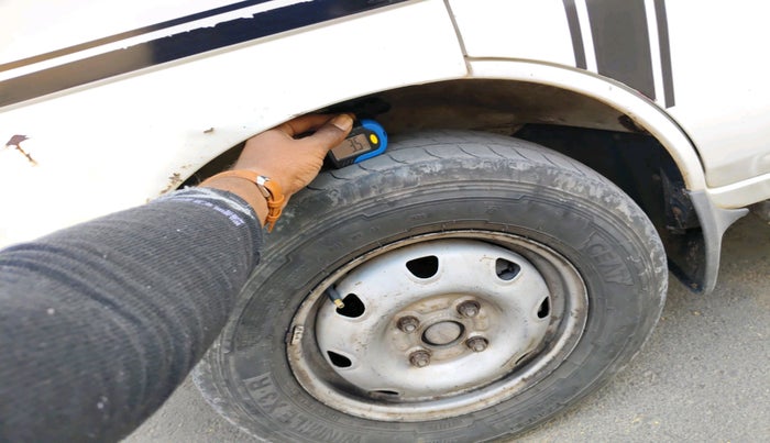 2017 Maruti Eeco 7 STR, CNG, Manual, 1,32,250 km, tyre