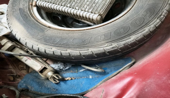 2013 Hyundai Eon ERA +, Petrol, Manual, 54,274 km, tyre