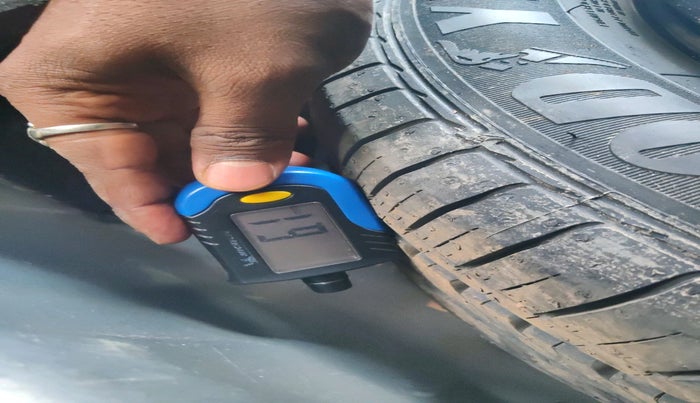 2019 Maruti Ciaz ALPHA  AT 1.5 SHVS PETROL, Petrol, Automatic, 74,664 km, tyre