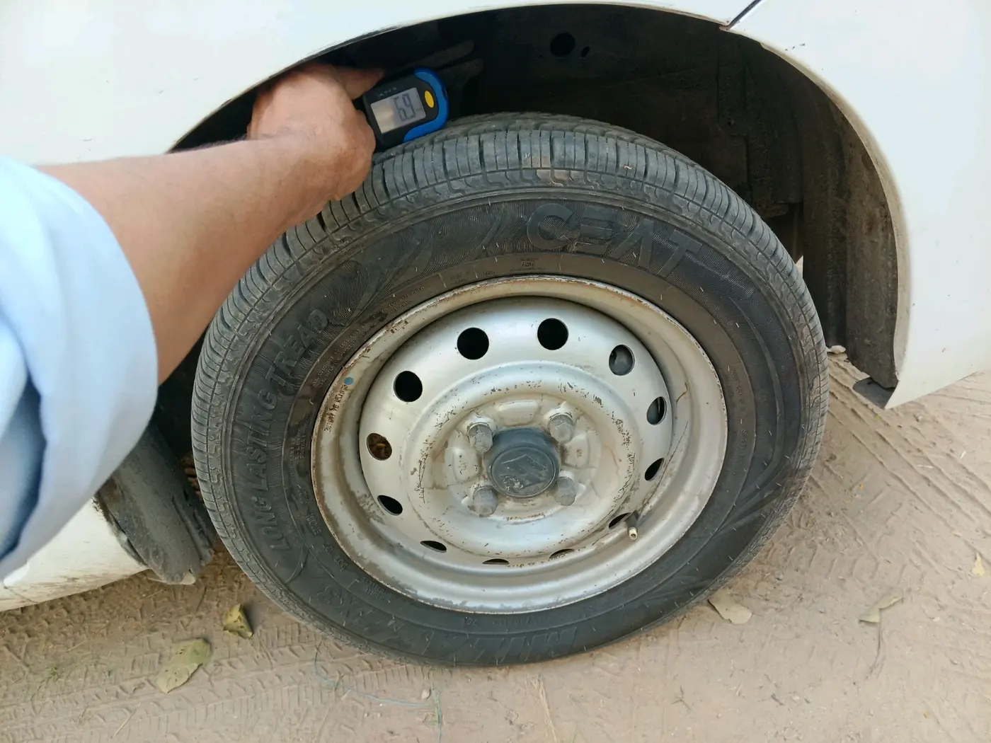 2013 Maruti Wagon R 1.0 LXI, Petrol, Manual, 30,443 km, tyre