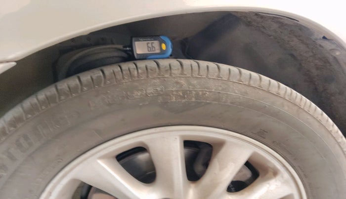 2013 Toyota Innova 2.5 VX 7 STR, Diesel, Manual, 1,75,381 km, tyre