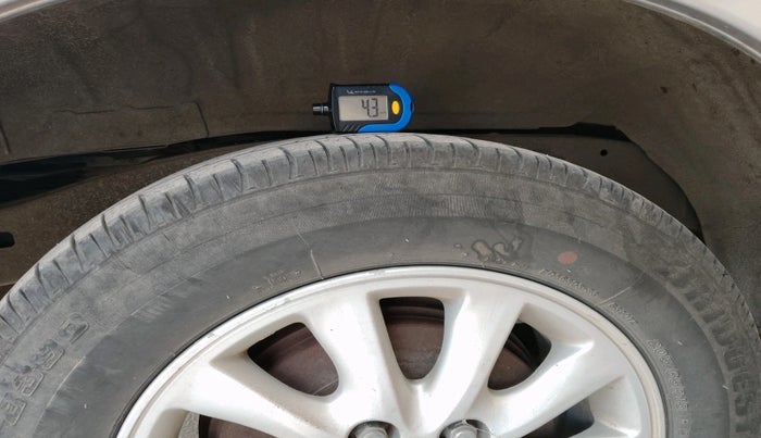 2013 Toyota Innova 2.5 VX 7 STR, Diesel, Manual, 1,75,381 km, tyre