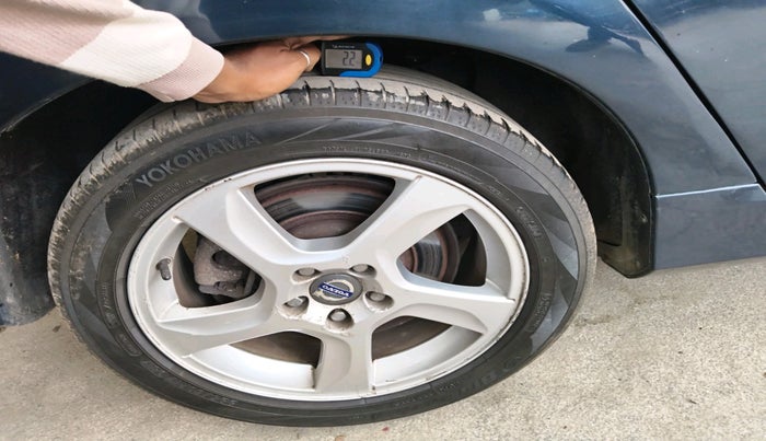 2013 Volvo S60 SUMMUM D5, Diesel, Automatic, 1,18,814 km, tyre