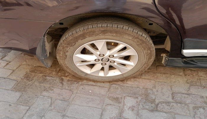 2016 Toyota Innova Crysta 2.4 VX 7 STR, Diesel, Manual, 1,56,066 km, tyre