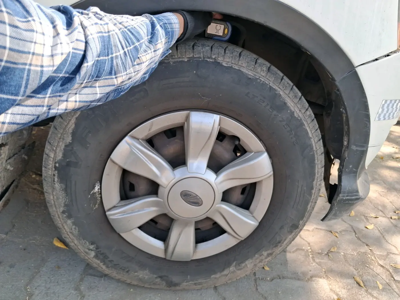 2017 Mahindra Xylo D4, Diesel, Manual, 2,12,12,22,123 km, tyre