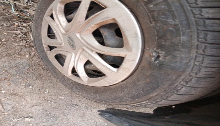 2017 Mahindra Kuv100 K4 6 STR, Petrol, Manual, 33,010 km, tyre