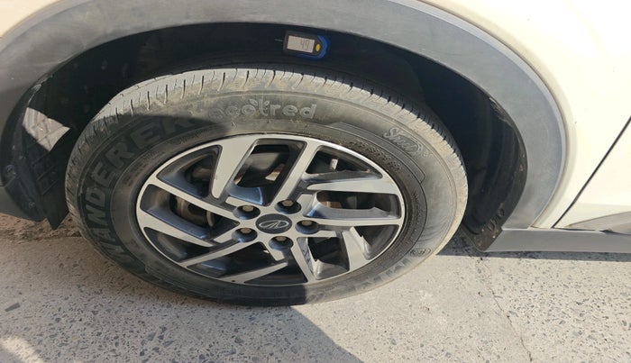 2022 Mahindra XUV300 W8 (O) 1.2 PETROL, Petrol, Manual, 23,983 km, tyre