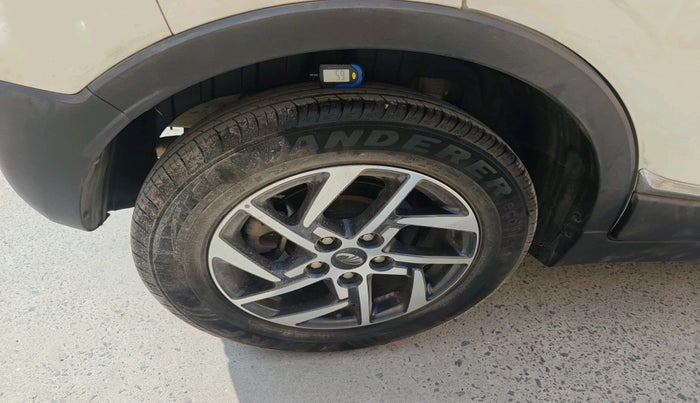 2022 Mahindra XUV300 W8 (O) 1.2 PETROL, Petrol, Manual, 23,983 km, tyre