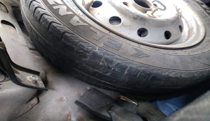 2016 Maruti Wagon R 1.0 LXI CNG, CNG, Manual, 1,37,244 km, tyre