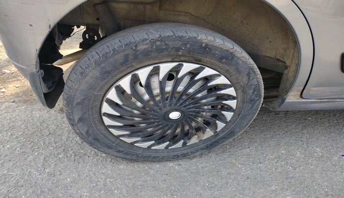 2016 Maruti Wagon R 1.0 LXI CNG, CNG, Manual, 1,37,244 km, tyre