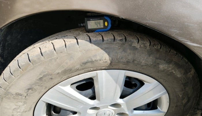 2017 Volkswagen Ameo TRENDLINE 1.5L, Diesel, Manual, 1,61,401 km, tyre