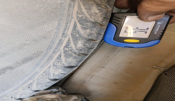 2017 Volkswagen Ameo TRENDLINE 1.5L, Diesel, Manual, 1,61,401 km, tyre