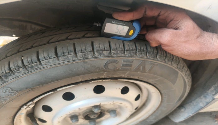 2013 Maruti Wagon R 1.0 LXI, Petrol, Manual, 52,582 km, tyre