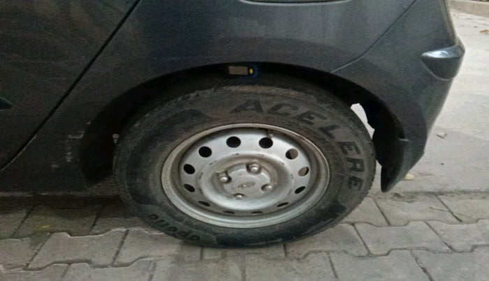 2014 Hyundai i10 MAGNA 1.1, Petrol, Manual, 30,114 km, tyre