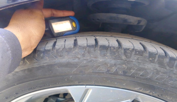 2022 Hyundai Verna SX 1.5 VTVT, Petrol, Manual, 10,708 km, tyre