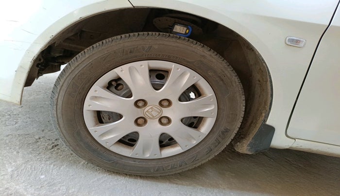 2015 Honda Amaze 1.2L I-VTEC S, Petrol, Manual, 53,000 km, tyre