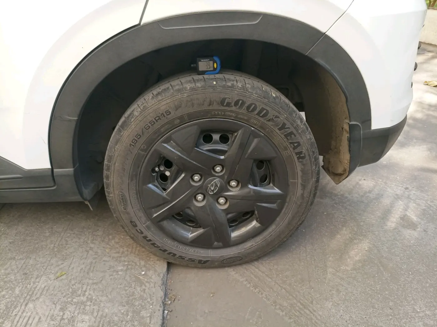 2023 Hyundai VENUE SX 1.2 PETROL, Petrol, Manual, 26,956 km, tyre