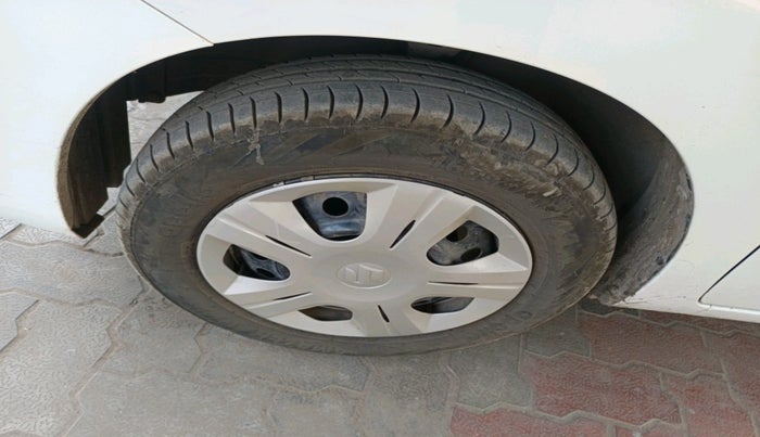 2015 Maruti Wagon R 1.0 VXI, Petrol, Manual, 50,930 km, tyre