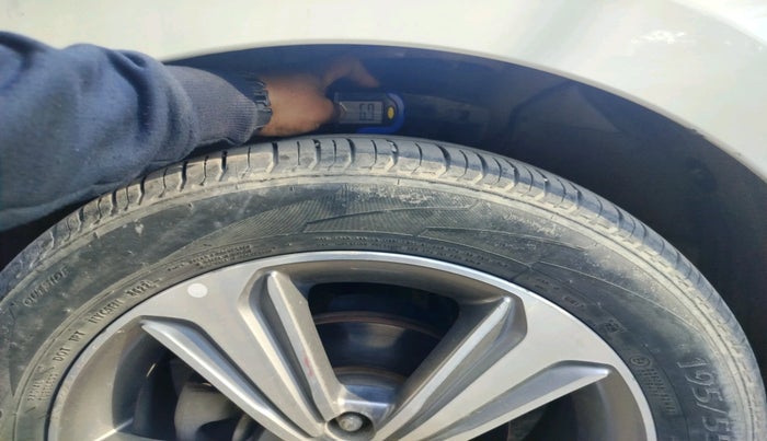 2017 Hyundai Verna 1.6 VTVT SX, Petrol, Manual, 1,38,751 km, tyre